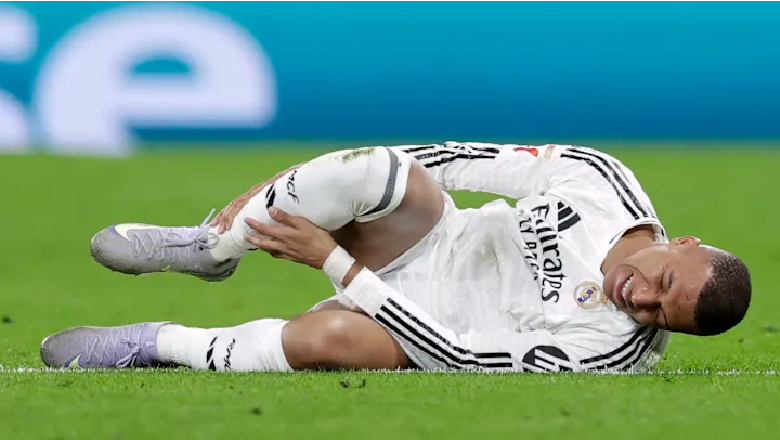 Kylian Mbapp&eacute; out of Levante clash with knee injury, Champions League in doubt. - Ảnh 1