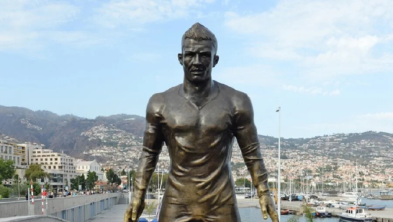 Man sets Cristiano Ronaldo statue on fire while filming himself outside CR7 Museum - Ảnh 2