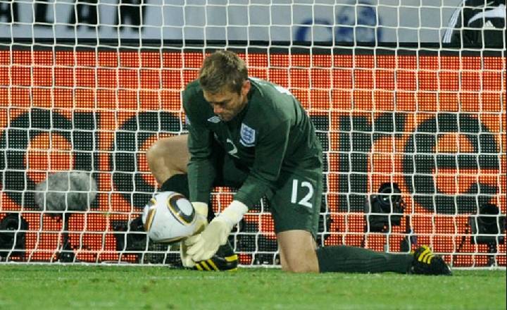 5 career-ending football mistakes: The Liverpool nightmare; Luis Suarez&rsquo;s victim - Ảnh 2