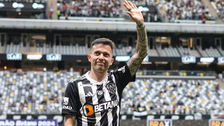 Top 10 shortest football players in history: A proud EURO champion; The 1.58m miracle - Ảnh 1