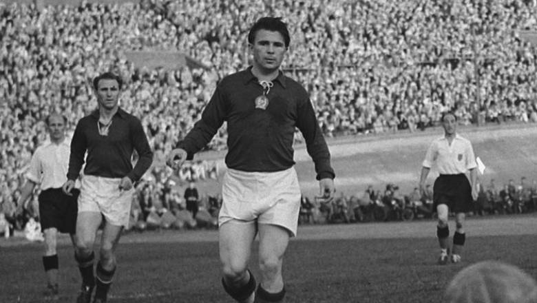 Top 10 best strikers in history of football: Ranking the most lethal finishers of all time - Ảnh 4