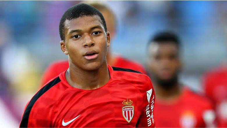 Rising star: What position did Mbappe play at Monaco? - Ảnh 2