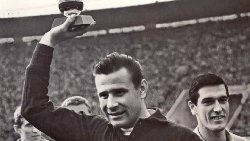 Top 7 players who spent their whole career with one team: Who holds the record for longest tenure?